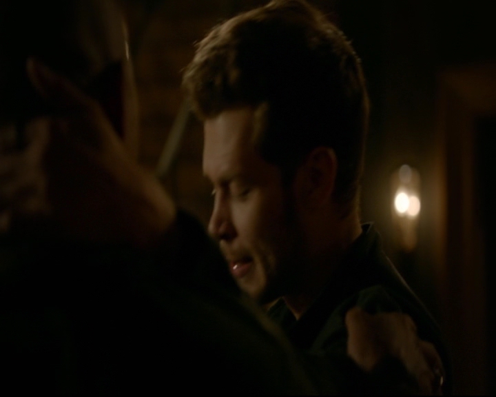 vampirediariesworld-dot-nl_TheOriginals5x04BetweenTheDevilAndTheDeepBlueSea01488.jpg
