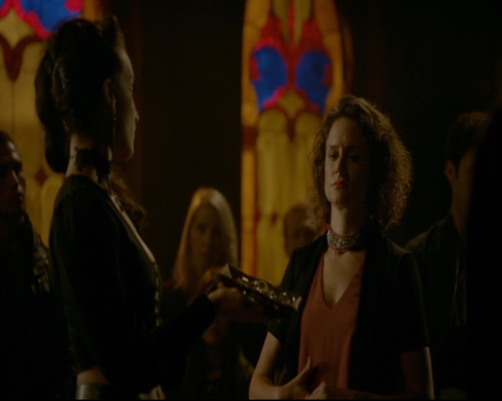vampirediariesworld-dot-nl_TheOriginals5x04BetweenTheDevilAndTheDeepBlueSea02215.jpg