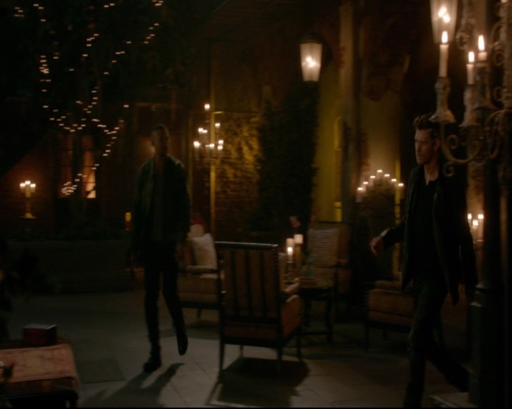 vampirediariesworld-dot-nl_TheOriginals5x04BetweenTheDevilAndTheDeepBlueSea02326.jpg