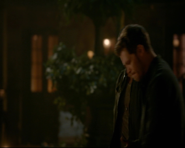 vampirediariesworld-dot-nl_TheOriginals5x04BetweenTheDevilAndTheDeepBlueSea02328.jpg