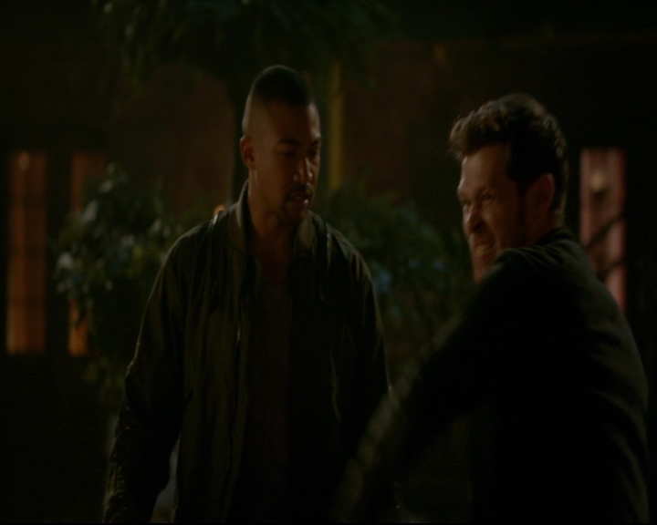 vampirediariesworld-dot-nl_TheOriginals5x04BetweenTheDevilAndTheDeepBlueSea02330.jpg