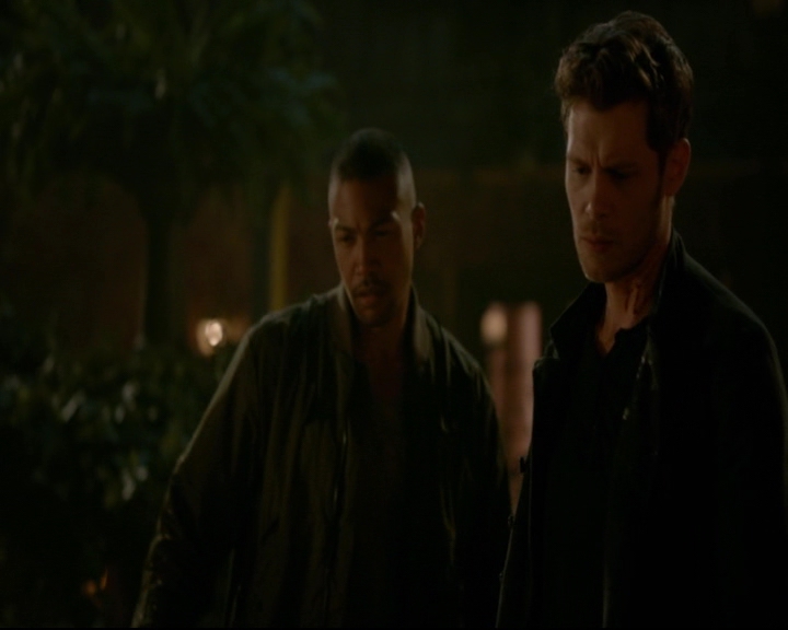 vampirediariesworld-dot-nl_TheOriginals5x04BetweenTheDevilAndTheDeepBlueSea02334.jpg