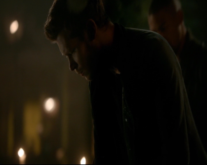 vampirediariesworld-dot-nl_TheOriginals5x04BetweenTheDevilAndTheDeepBlueSea02340.jpg