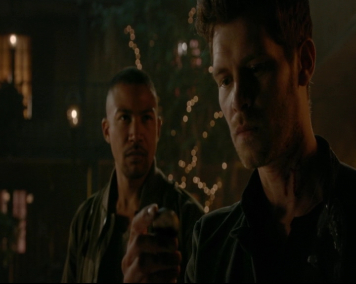 vampirediariesworld-dot-nl_TheOriginals5x04BetweenTheDevilAndTheDeepBlueSea02349.jpg