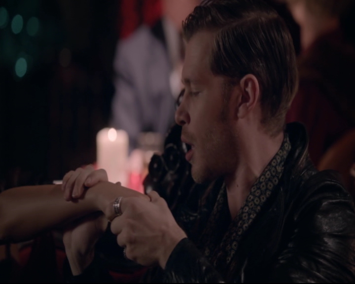 vampirediariesworld-dot-nl_TheOriginals5x05DontItJustBreakYourHeart00217.jpg