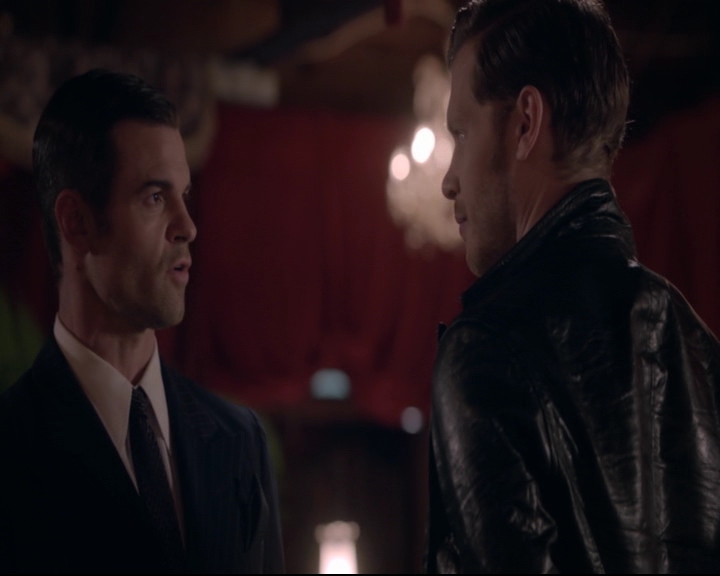 vampirediariesworld-dot-nl_TheOriginals5x05DontItJustBreakYourHeart00253.jpg