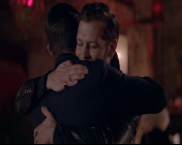 vampirediariesworld-dot-nl_TheOriginals5x05DontItJustBreakYourHeart00258.jpg
