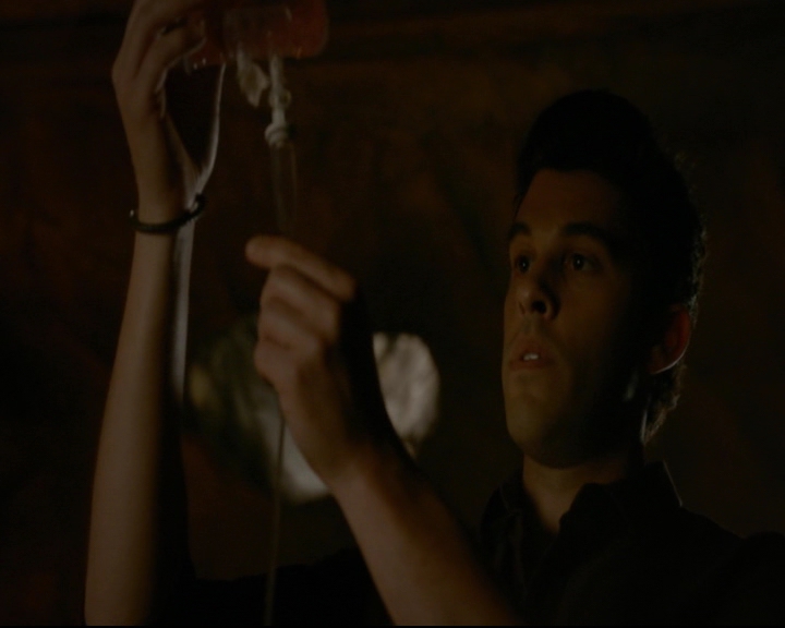 vampirediariesworld-dot-nl_TheOriginals5x05DontItJustBreakYourHeart00825.jpg