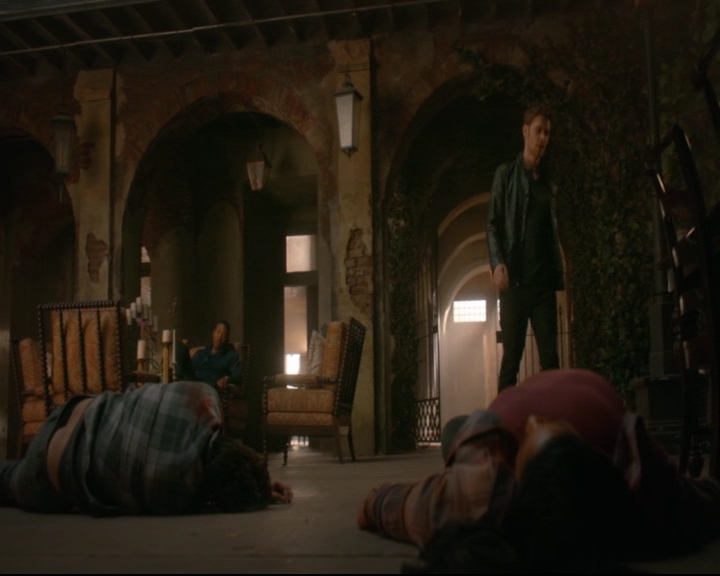 vampirediariesworld-dot-nl_TheOriginals5x05DontItJustBreakYourHeart01920.jpg
