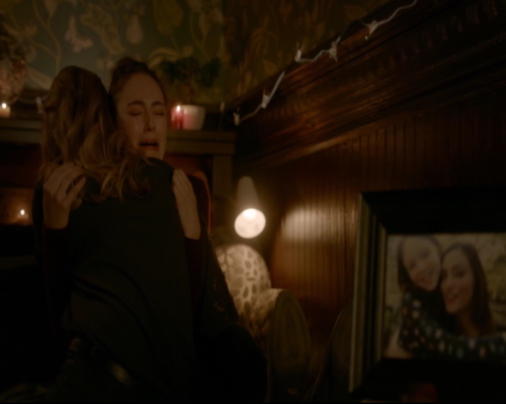 vampirediariesworld-dot-nl_TheOriginals5x07GodsGonnaTroubleTheWater00043.jpg