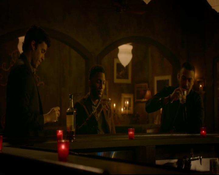 vampirediariesworld-dot-nl_TheOriginals5x07GodsGonnaTroubleTheWater00180.jpg