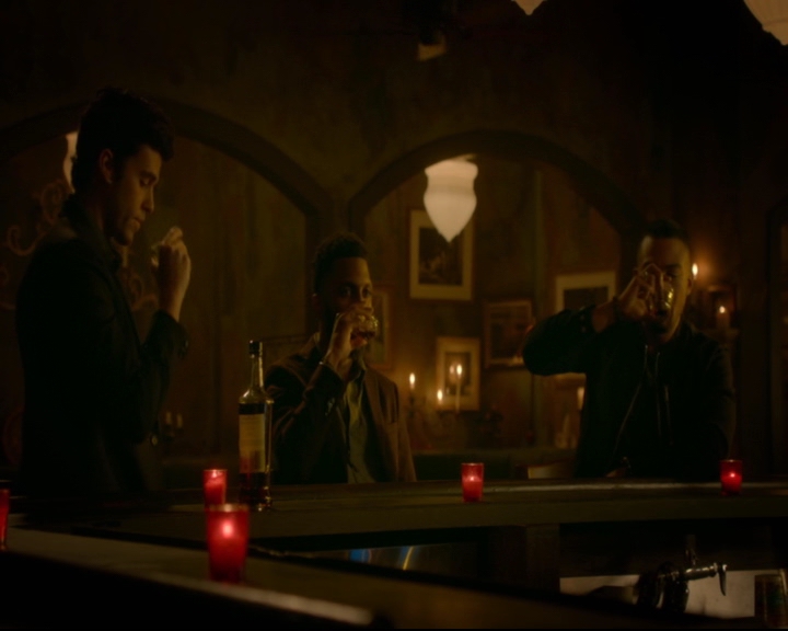 vampirediariesworld-dot-nl_TheOriginals5x07GodsGonnaTroubleTheWater00181.jpg