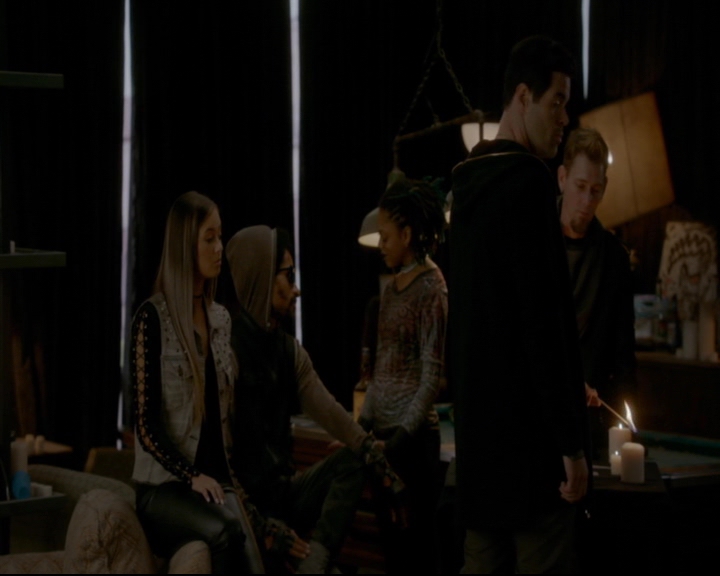 vampirediariesworld-dot-nl_TheOriginals5x07GodsGonnaTroubleTheWater00289.jpg