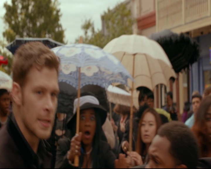 vampirediariesworld-dot-nl_TheOriginals5x07GodsGonnaTroubleTheWater01145.jpg