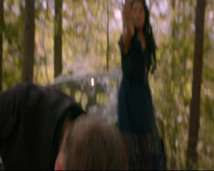 vampirediariesworld-dot-nl_TheOriginals5x07GodsGonnaTroubleTheWater01172.jpg