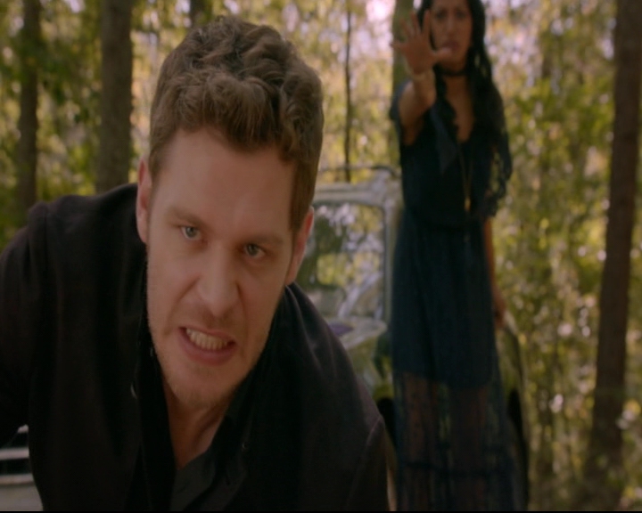 vampirediariesworld-dot-nl_TheOriginals5x07GodsGonnaTroubleTheWater01175.jpg