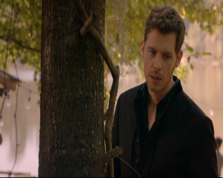 vampirediariesworld-dot-nl_TheOriginals5x07GodsGonnaTroubleTheWater01470.jpg