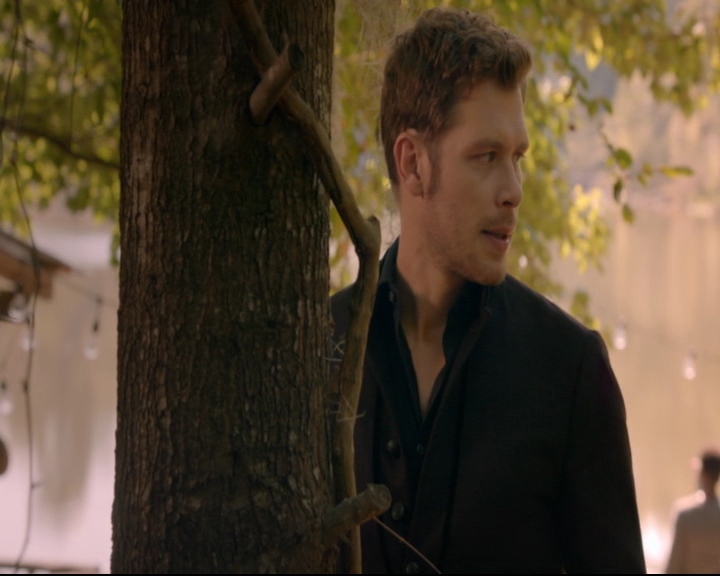 vampirediariesworld-dot-nl_TheOriginals5x07GodsGonnaTroubleTheWater01473.jpg