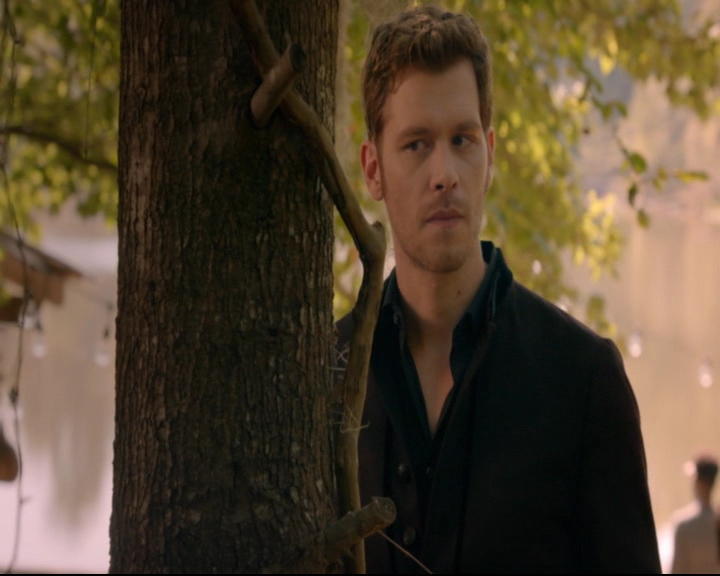 vampirediariesworld-dot-nl_TheOriginals5x07GodsGonnaTroubleTheWater01476.jpg