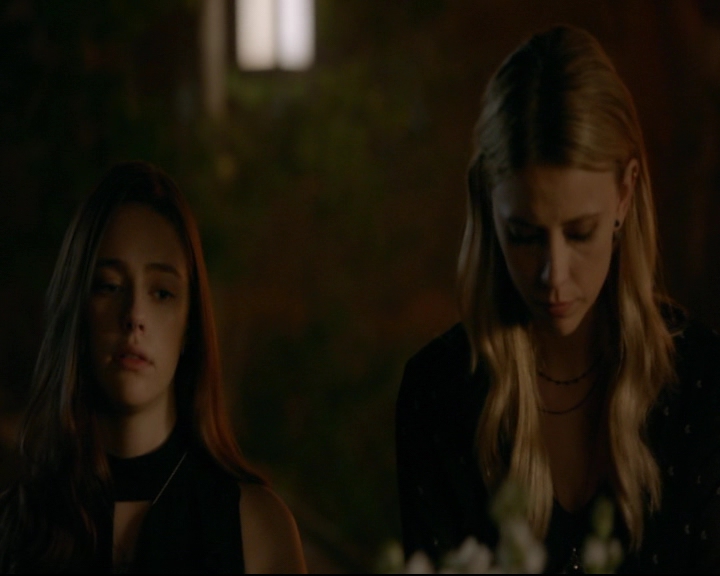vampirediariesworld-dot-nl_TheOriginals5x07GodsGonnaTroubleTheWater01938.jpg