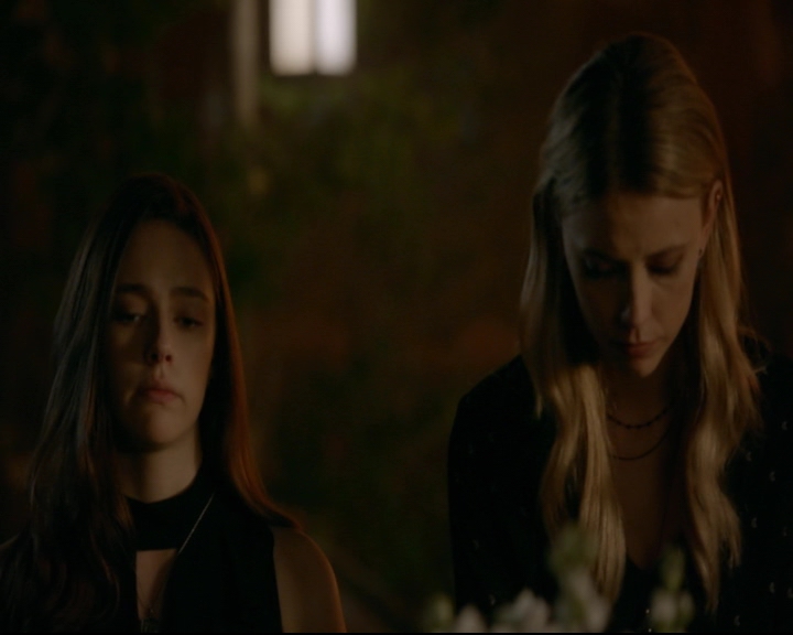vampirediariesworld-dot-nl_TheOriginals5x07GodsGonnaTroubleTheWater01939.jpg vampirediariesworld-dot-nl_TheOriginals5x07GodsGonnaTroubleTheWater01939.jpg