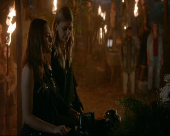 vampirediariesworld-dot-nl_TheOriginals5x07GodsGonnaTroubleTheWater01973.jpg