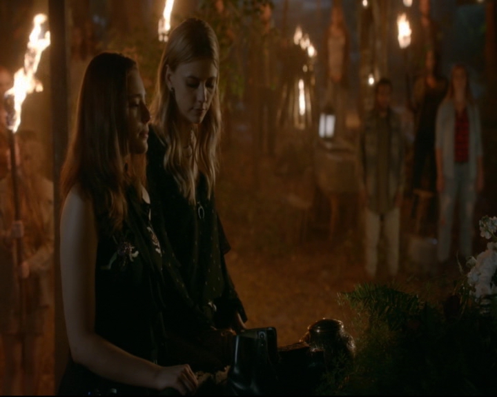 vampirediariesworld-dot-nl_TheOriginals5x07GodsGonnaTroubleTheWater01974.jpg