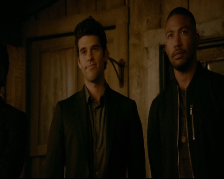 vampirediariesworld-dot-nl_TheOriginals5x07GodsGonnaTroubleTheWater02011.jpg