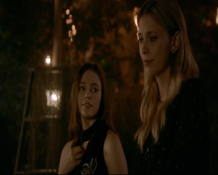 vampirediariesworld-dot-nl_TheOriginals5x07GodsGonnaTroubleTheWater02012.jpg