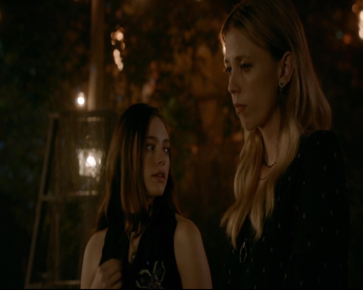 vampirediariesworld-dot-nl_TheOriginals5x07GodsGonnaTroubleTheWater02013.jpg vampirediariesworld-dot-nl_TheOriginals5x07GodsGonnaTroubleTheWater02013.jpg