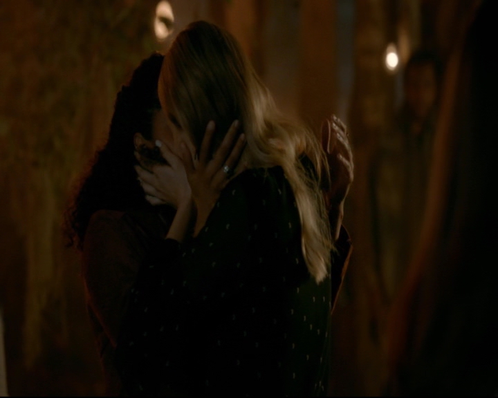 vampirediariesworld-dot-nl_TheOriginals5x07GodsGonnaTroubleTheWater02033.jpg