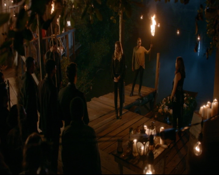 vampirediariesworld-dot-nl_TheOriginals5x07GodsGonnaTroubleTheWater02042.jpg