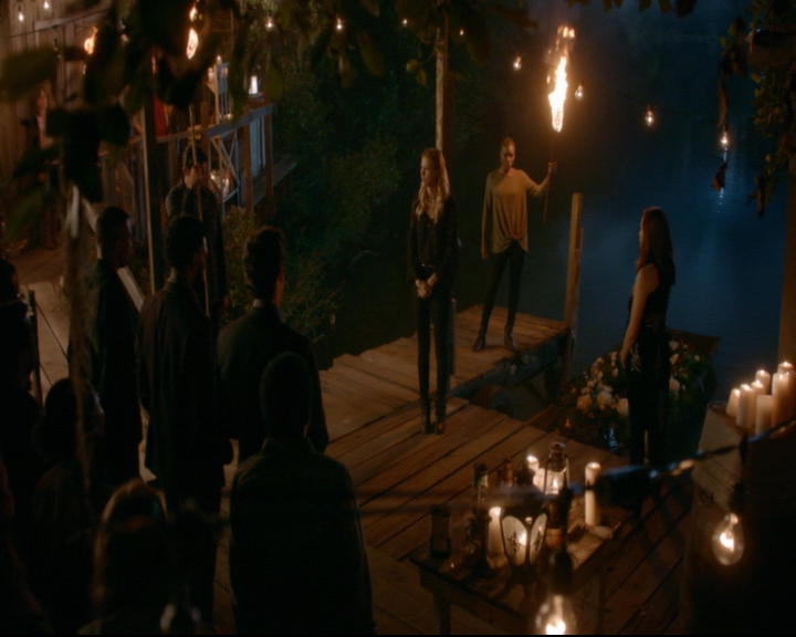 vampirediariesworld-dot-nl_TheOriginals5x07GodsGonnaTroubleTheWater02043.jpg