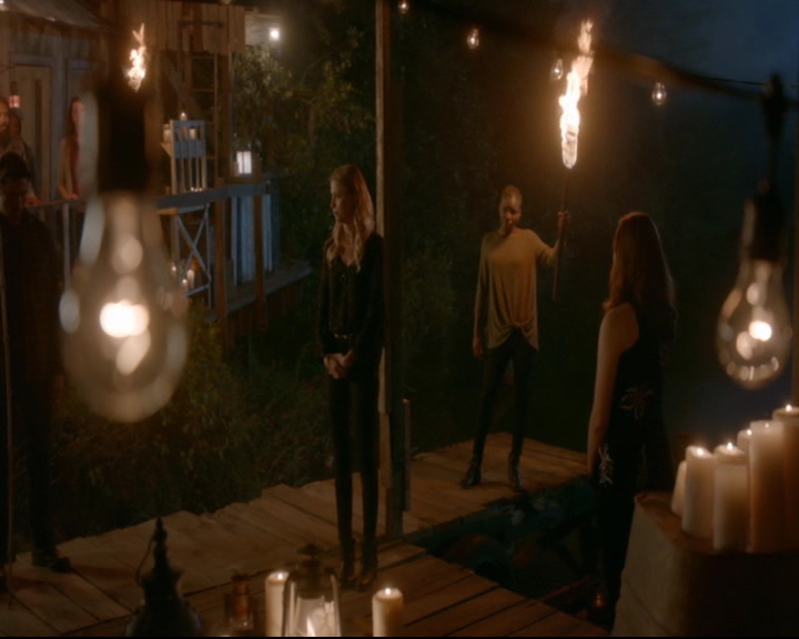 vampirediariesworld-dot-nl_TheOriginals5x07GodsGonnaTroubleTheWater02075.jpg
