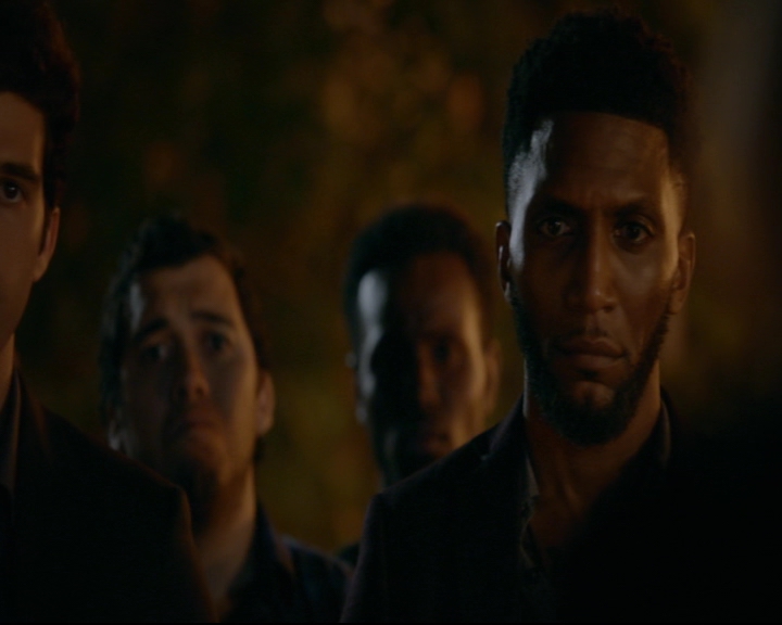vampirediariesworld-dot-nl_TheOriginals5x07GodsGonnaTroubleTheWater02083.jpg