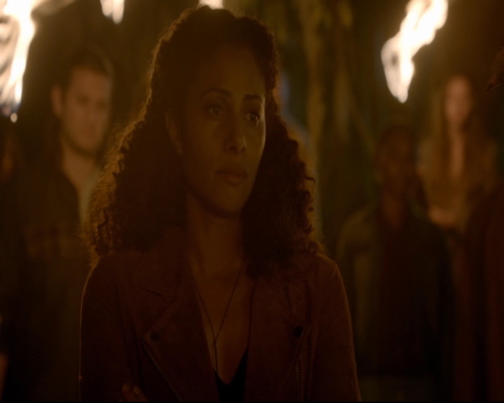 vampirediariesworld-dot-nl_TheOriginals5x07GodsGonnaTroubleTheWater02111.jpg