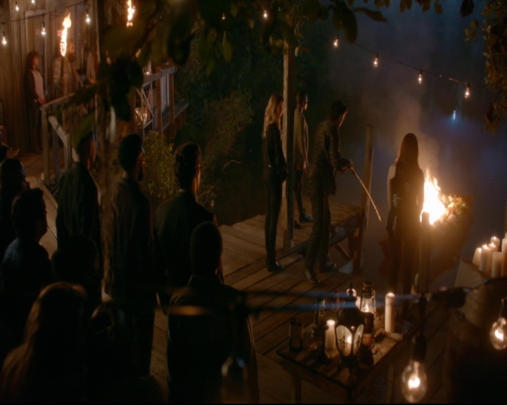 vampirediariesworld-dot-nl_TheOriginals5x07GodsGonnaTroubleTheWater02122.jpg
