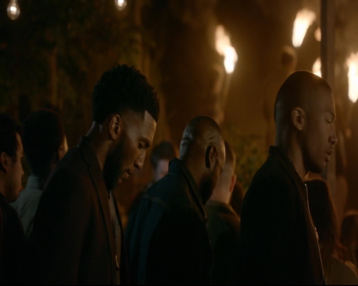 vampirediariesworld-dot-nl_TheOriginals5x07GodsGonnaTroubleTheWater02182.jpg