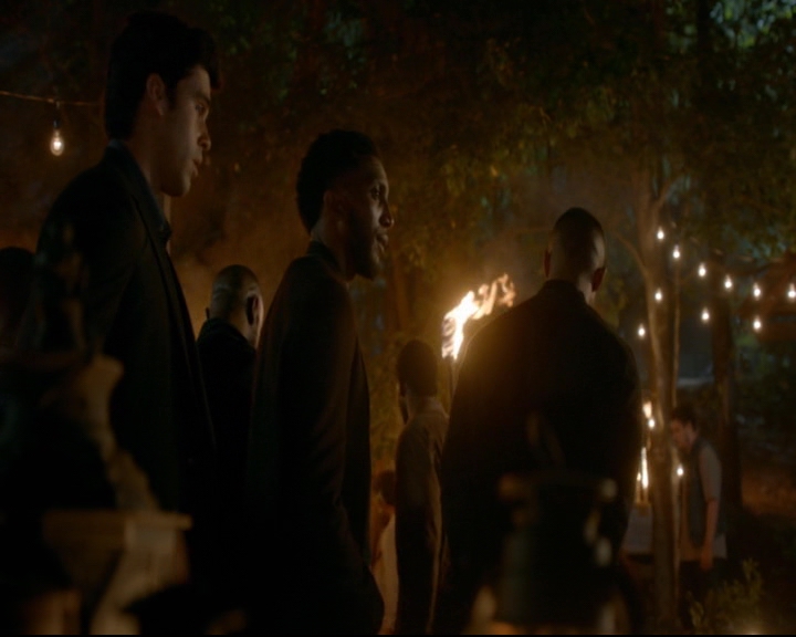 vampirediariesworld-dot-nl_TheOriginals5x07GodsGonnaTroubleTheWater02185.jpg