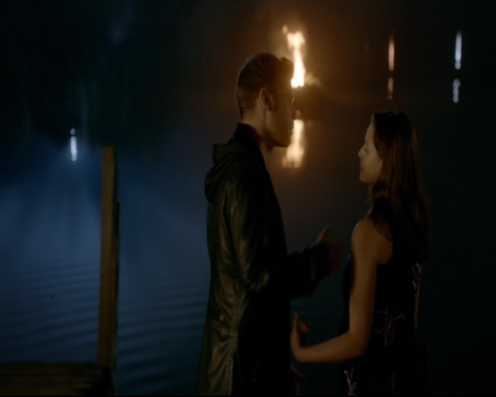 vampirediariesworld-dot-nl_TheOriginals5x07GodsGonnaTroubleTheWater02214.jpg