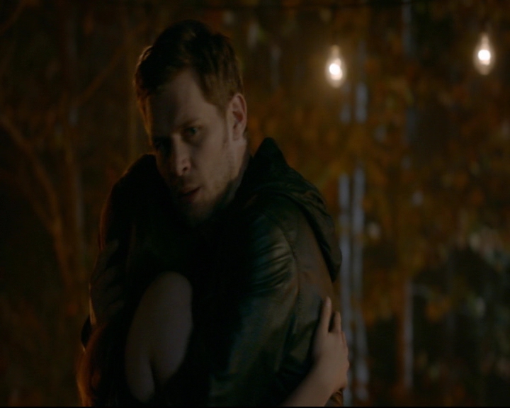 vampirediariesworld-dot-nl_TheOriginals5x07GodsGonnaTroubleTheWater02217.jpg