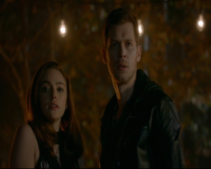 vampirediariesworld-dot-nl_TheOriginals5x07GodsGonnaTroubleTheWater02218.jpg
