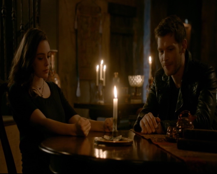 vampirediariesworld-dot-nl_TheOriginals5x10ThereInTheDisappearingLight01174.jpg