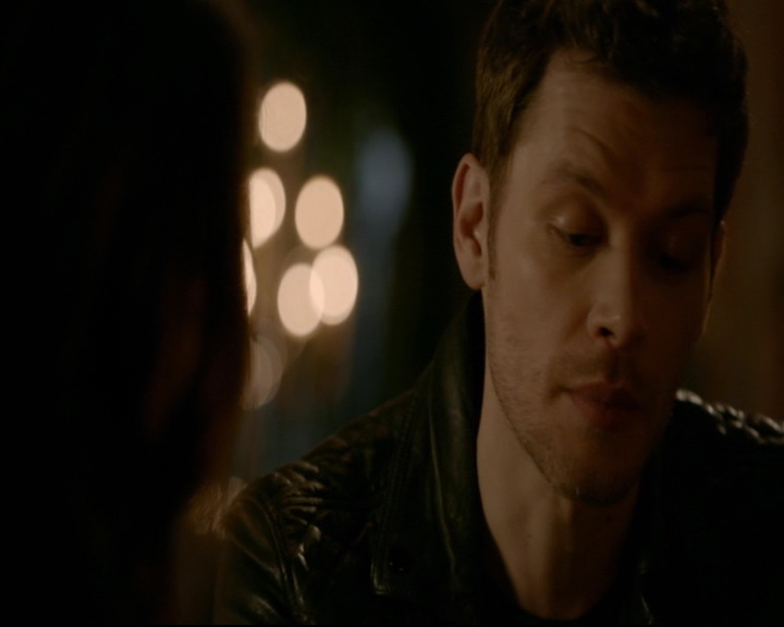 vampirediariesworld-dot-nl_TheOriginals5x10ThereInTheDisappearingLight01175.jpg