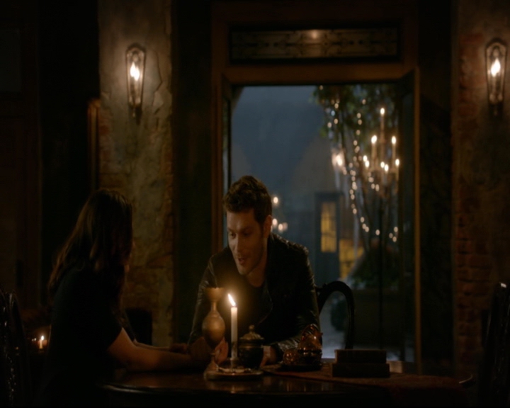 vampirediariesworld-dot-nl_TheOriginals5x10ThereInTheDisappearingLight01178.jpg