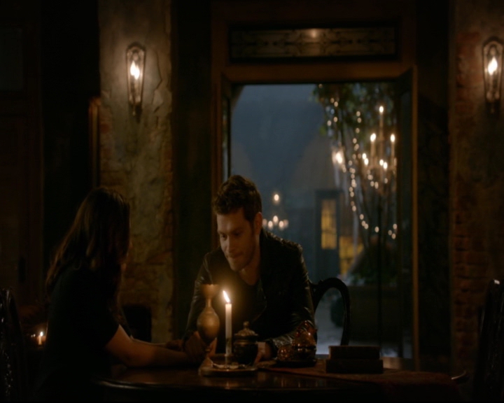 vampirediariesworld-dot-nl_TheOriginals5x10ThereInTheDisappearingLight01179.jpg