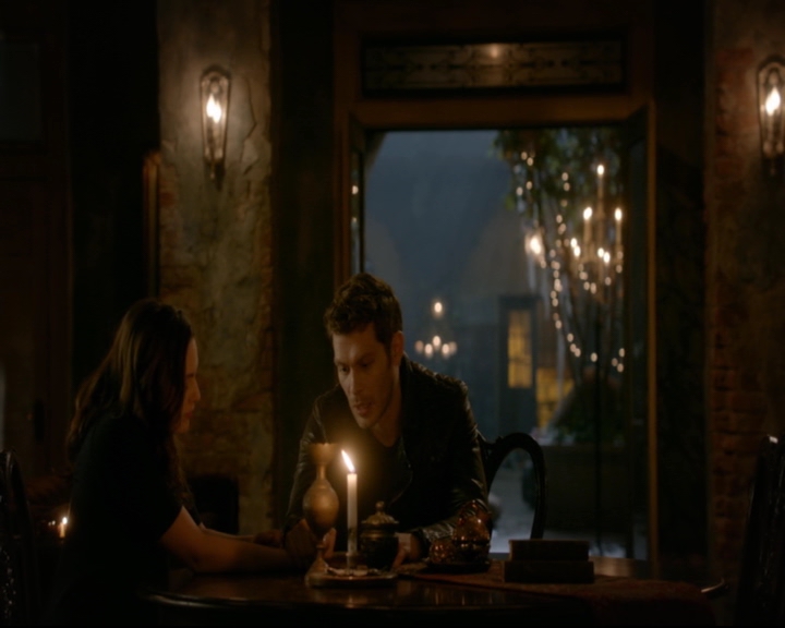 vampirediariesworld-dot-nl_TheOriginals5x10ThereInTheDisappearingLight01180.jpg