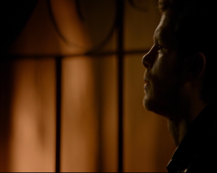 vampirediariesworld-dot-nl_TheOriginals5x10ThereInTheDisappearingLight01222.jpg
