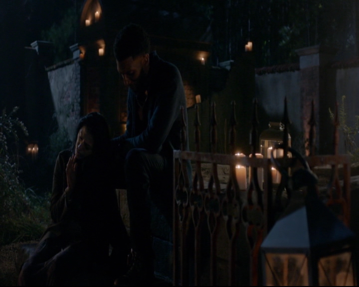 vampirediariesworld-dot-nl_TheOriginals5x10ThereInTheDisappearingLight01242.jpg