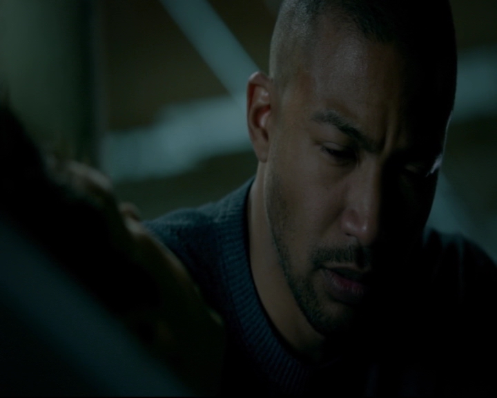 vampirediariesworld-dot-nl_TheOriginals5x10ThereInTheDisappearingLight01481.jpg